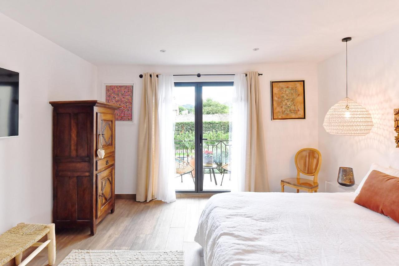 Le Mas Des Fees Hotel Eygalieres  Exterior photo